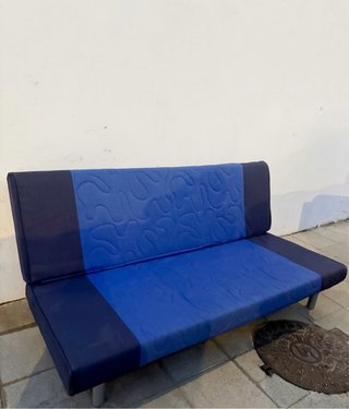 Sofá cama IKEA / futón 2 plazas azul