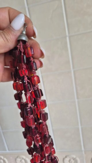 Collana con perline rosse