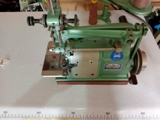 Máquina de coser Merrow industrial