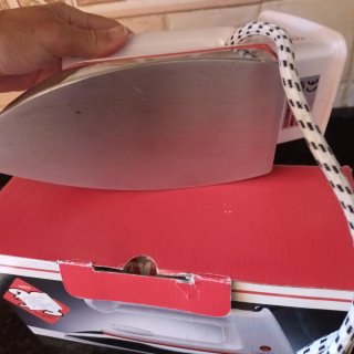 Plancha de viaje Jata 1000W