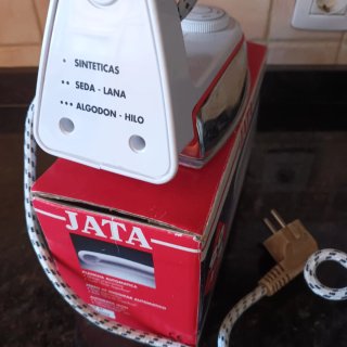 Plancha de viaje Jata 1000W