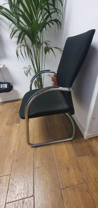 3 Sillas de oficina/recibidor negras