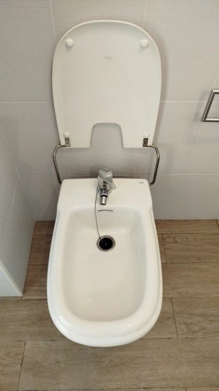 Mampara, lavabo, bidet y bate