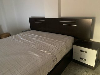 Cabecero + 2 Mesitas Marrón y Blanco