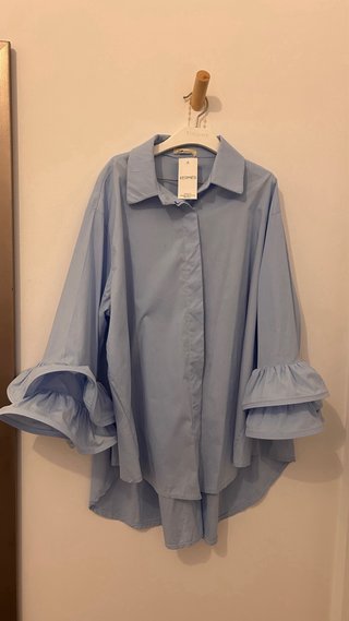 Camisa azul algodón mangas volantes