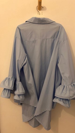 Camisa azul algodón mangas volantes