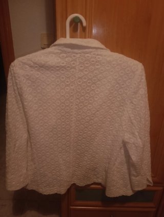 Chaqueta blanca bordada
