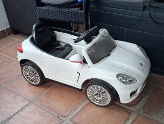 Coche eléctrico infantil blanco sin mando