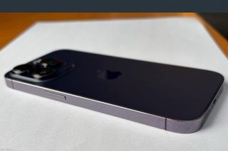 iPhone 14 Pro Gris/Morado tiene 128 gb