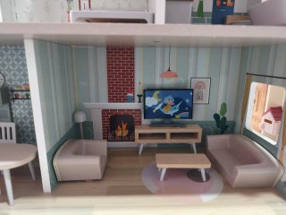 Casita de muñecas de madera