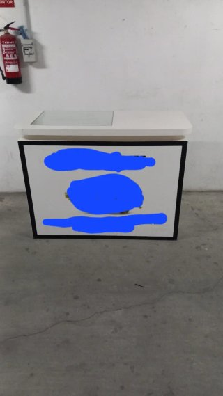 Mostrador blanco para tienda con tapa de cristal