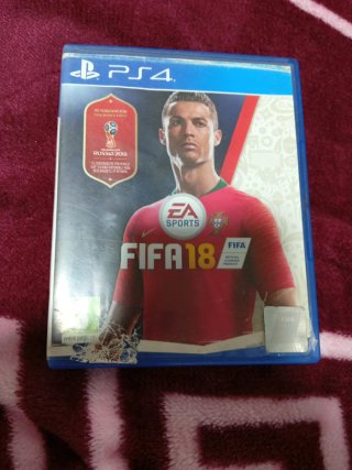 PS4 (PlayStation 4) con 2 mandos y 20 juegos