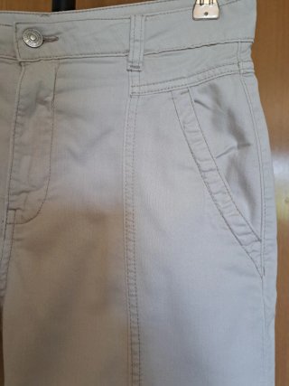 Pantalón beige Mango