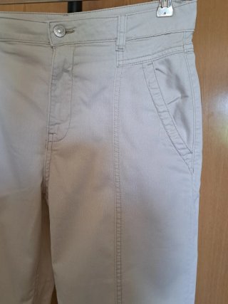 Pantalón beige Mango
