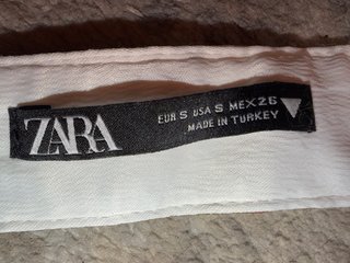 Top Zara Blanco con Detalles Plateados