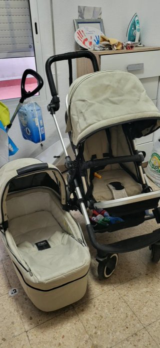 Carrito de bebé con capazo y patinete