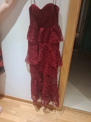Vestido fiesta volantes granate