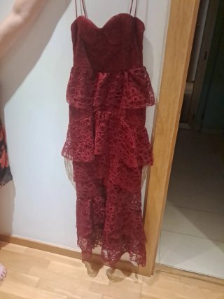 Vestido fiesta volantes granate