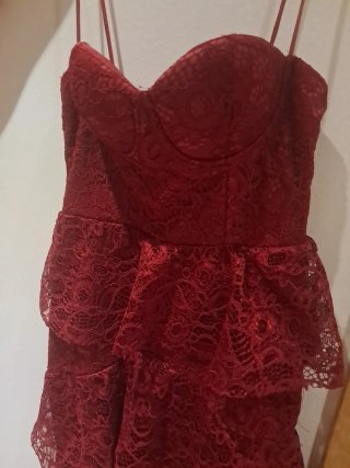 Vestido fiesta volantes granate