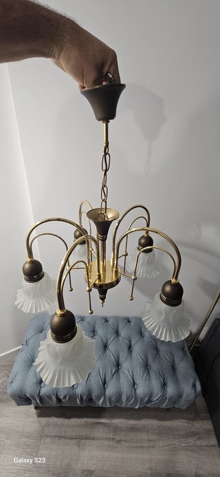 Candelabro dorado estilo clásico