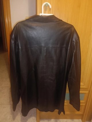 Cazadora de cuero negra