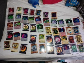 16 Bakugan originales 40 cartas lanzador y maletin