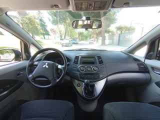 Mitsubishi Grandis 2006