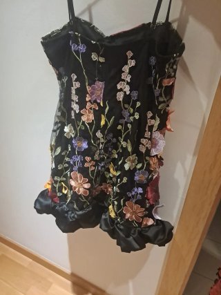 Vestido fiesta bordado flores sin estrenar
