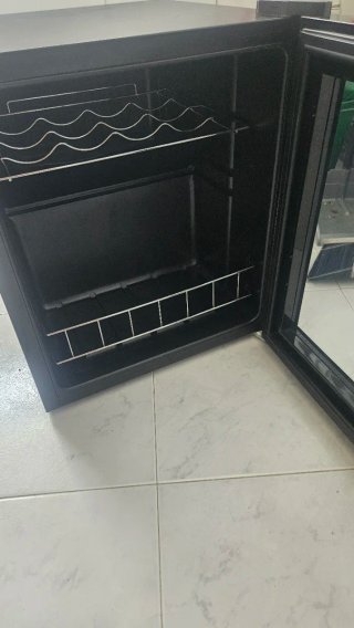 Cava/Enfriador de Vinos con Display Digital