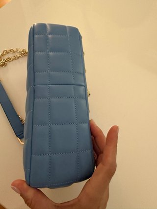 Bolso Michael Kors azul con tachuelas doradas