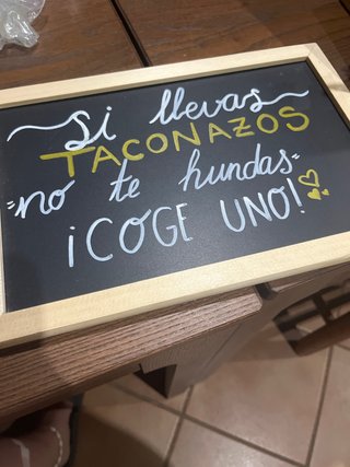 Cartel Si llevas tacón, no te hundas