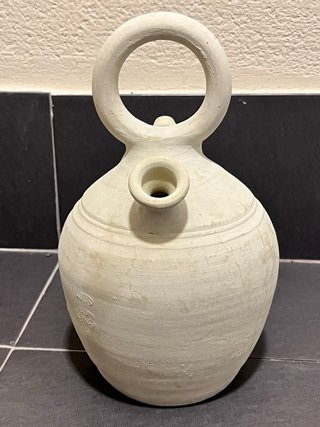 Botijo de barro blanco tradicional. 2 litros.