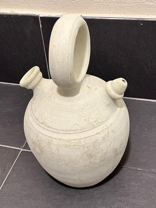 Botijo de barro blanco tradicional. 2 litros.