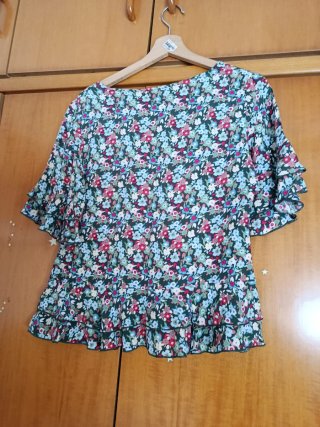 Blusa floral manga corta talla S