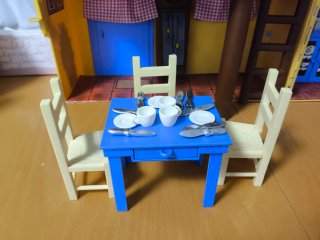Casa Las Tres Mellizas con muñecas