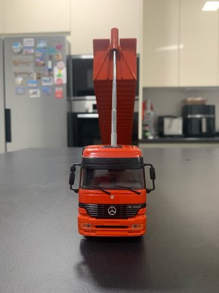 Camion Mercedes con vasca da bagno Joal