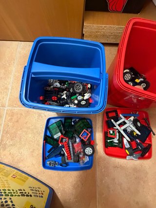 Lego sfuso circa 5 kg con contenitori originali