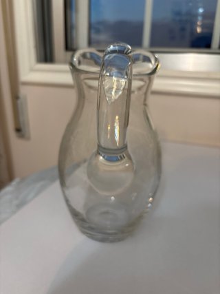 Jarra de cristal grabada