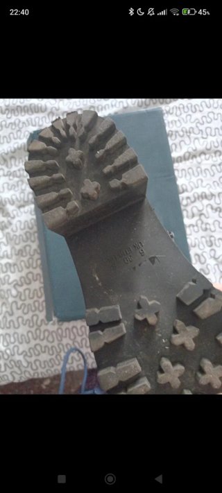 Stivali neri con fibbie e cerniera