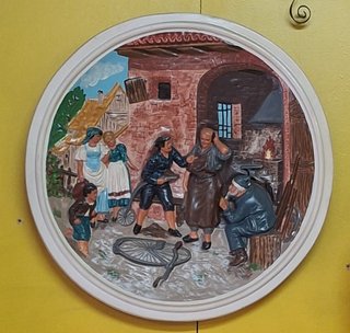 Plato Cerámica Relieve Escena Rural