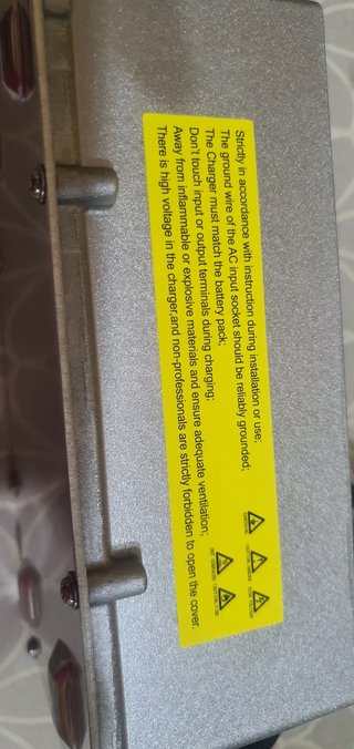 Cargador de Batería con Ventilador