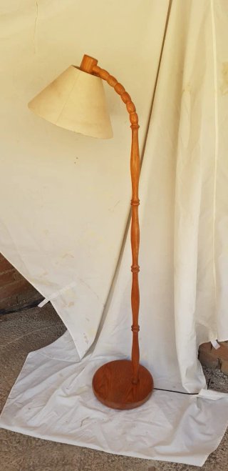 Lámpara de pie provenzal de madera