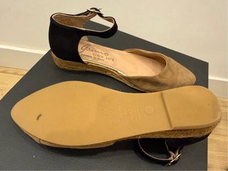 Sandalias Gaimo Esparto Beige y Negras T.38