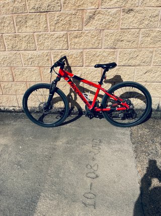Bicicleta de Montaña Roja para niños 24”