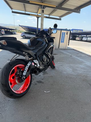 Suzuki GSX-R Negra