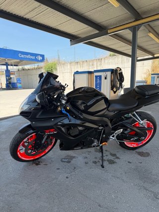 Suzuki GSX-R Negra