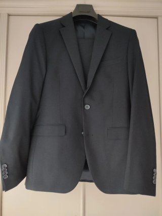 Traje azul oscuro
