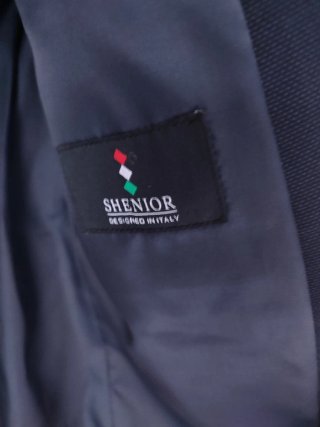 Traje azul oscuro