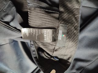 Traje azul oscuro