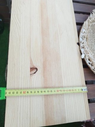 Dos baldas de madera de pino. Sin estrenar.